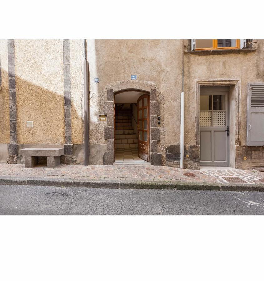 Location F1 Neuf Centre Historique Riom Apartment Luaran gambar