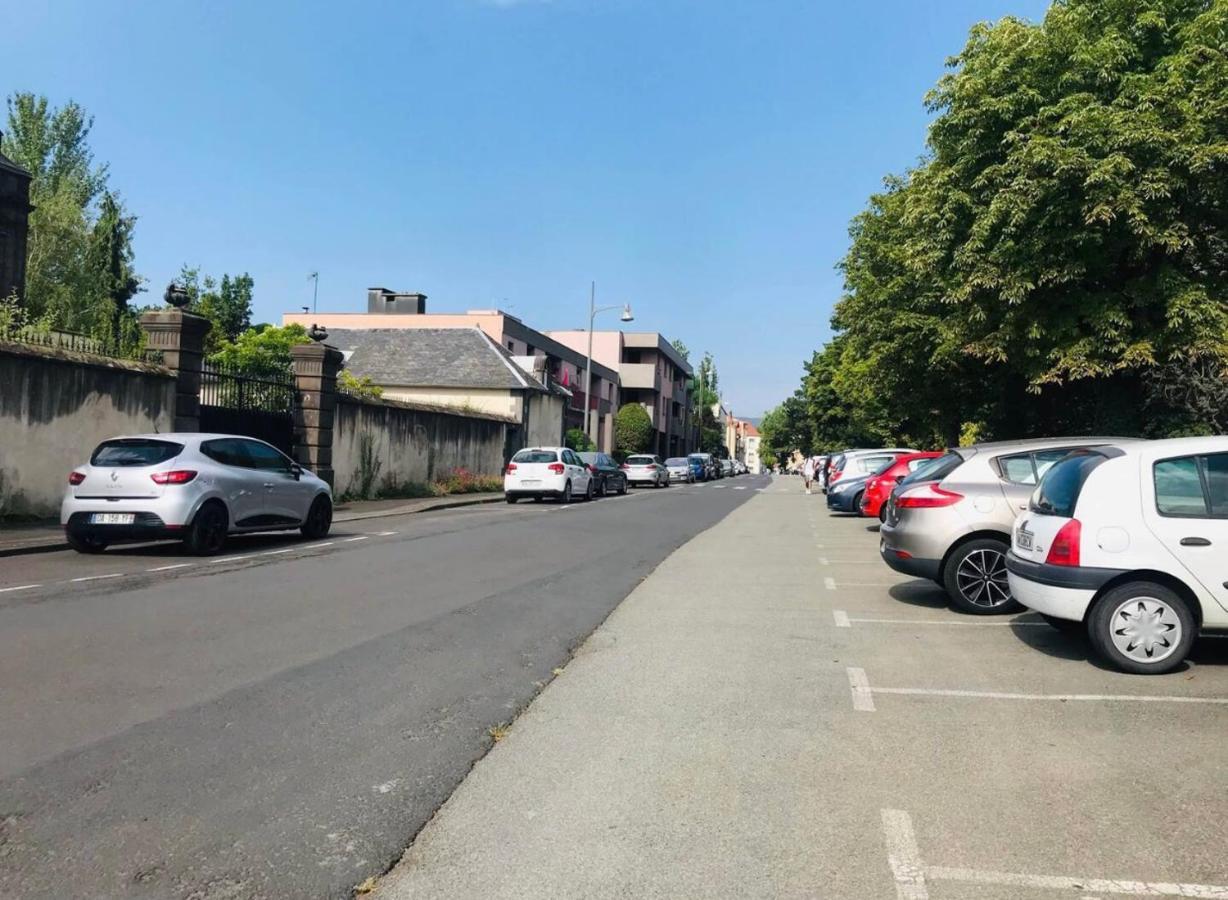 Location F1 Neuf Centre Historique Riom Apartment Luaran gambar